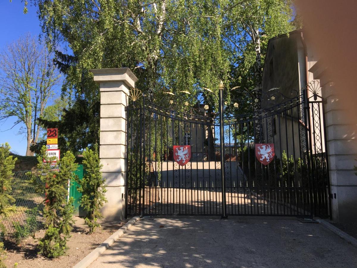 Palac Osowo Gostynskie Bagian luar foto